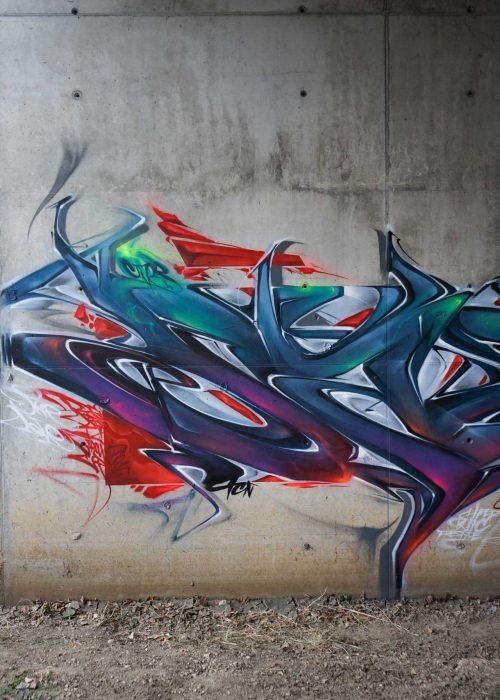 Mural graffiti 3D wildstyle con formas abstractas dinámicas