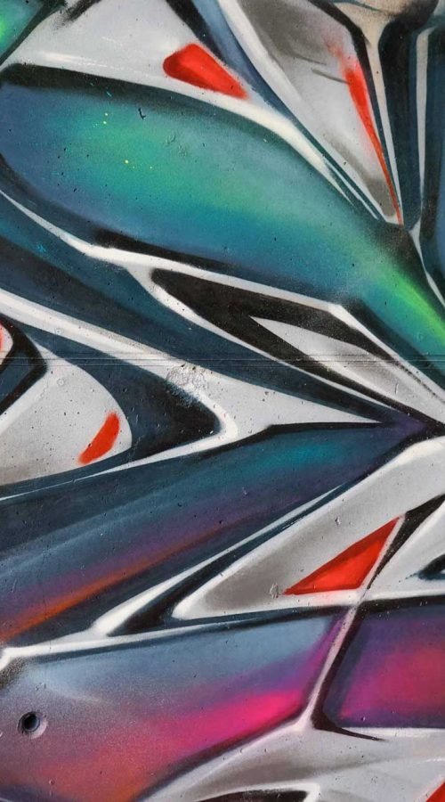 Mural graffiti 3D wildstyle con formas abstractas dinámicas
