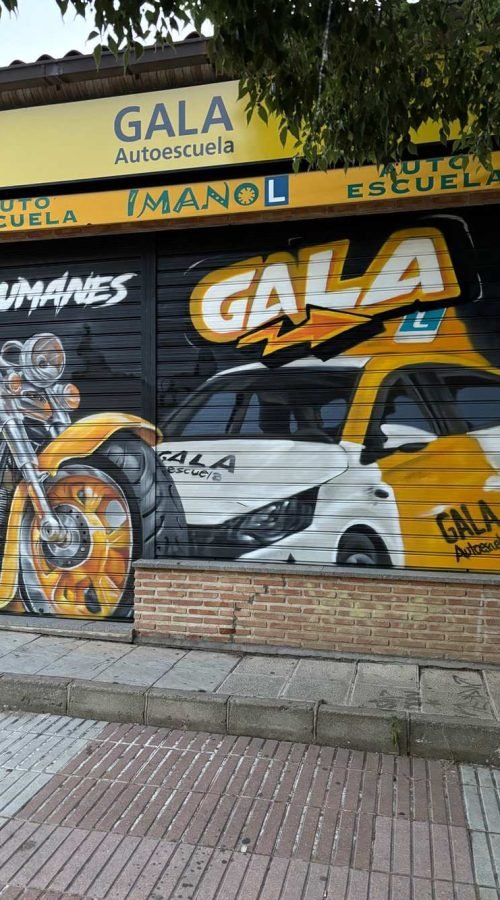 Graffiti en persiana con coche y moto para Autoescuela Gala en Humanes
