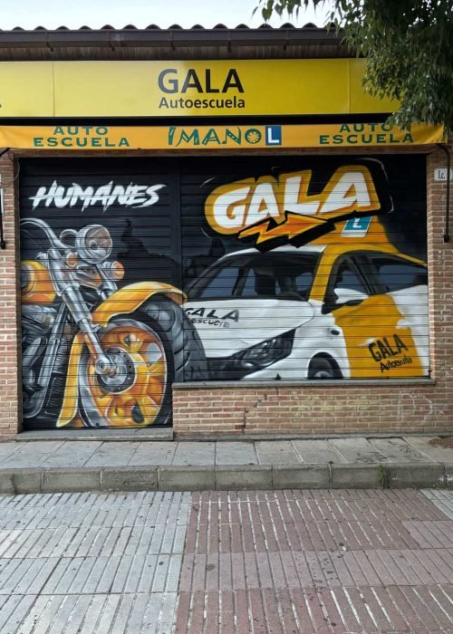 Graffiti en persiana con coche y moto para Autoescuela Gala en Humanes