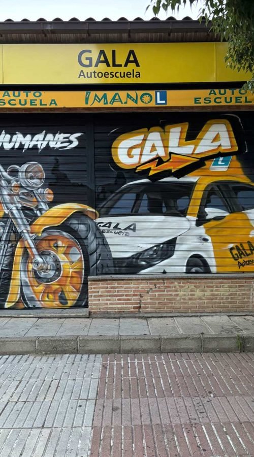 Graffiti en persiana con coche y moto para Autoescuela Gala en Humanes