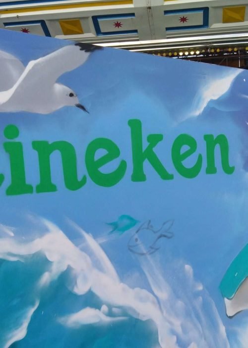 Graffiti veraniego en evento Love Tuenti’s para Heineken con palmera y hamacas