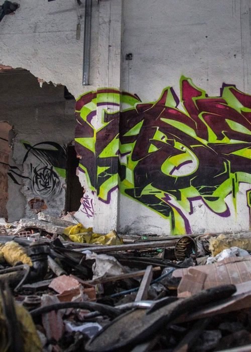 Letras wildstyle en graffiti 3D con trazos complejos