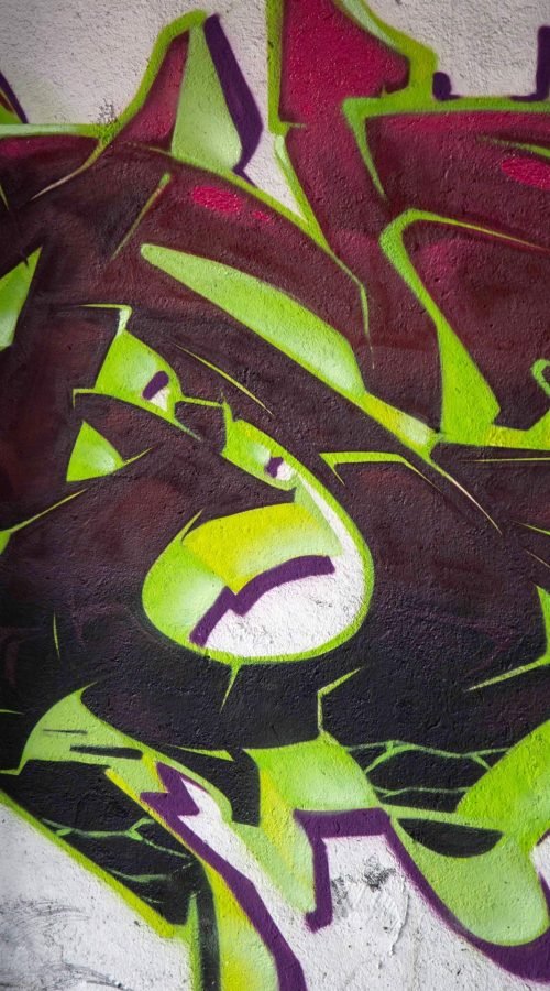 Letras wildstyle en graffiti 3D con trazos complejos