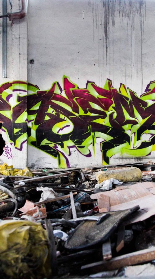 Letras wildstyle en graffiti 3D con trazos complejos