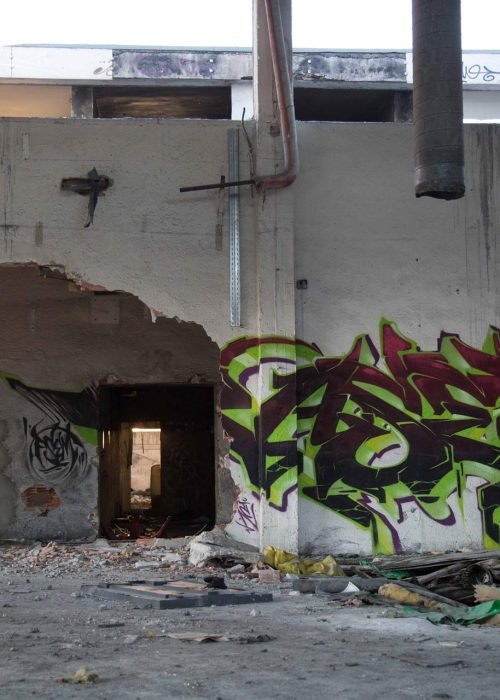 Letras wildstyle en graffiti 3D con trazos complejos