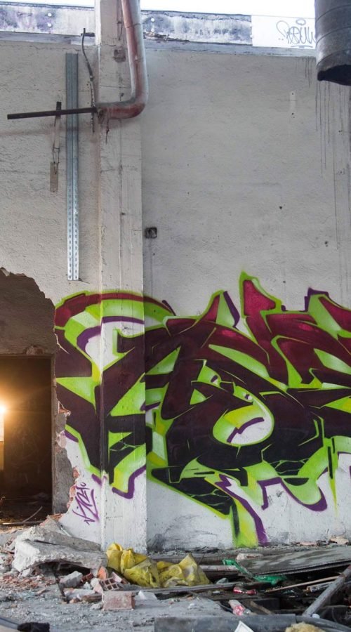 Letras wildstyle en graffiti 3D con trazos complejos