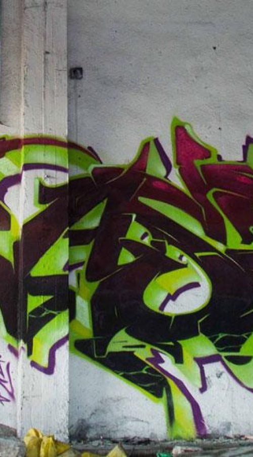Letras wildstyle en graffiti 3D con trazos complejos