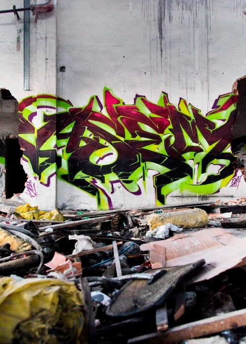 Letras wildstyle en graffiti 3D con trazos complejos