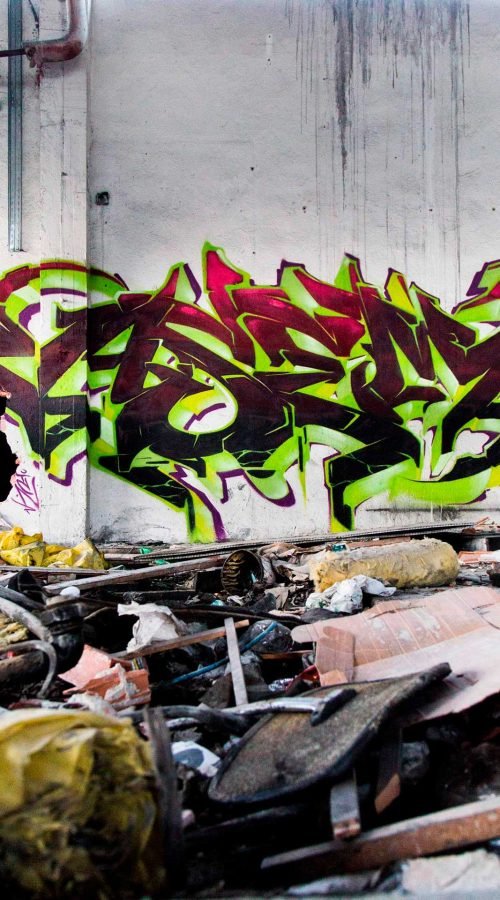 Letras wildstyle en graffiti 3D con trazos complejos