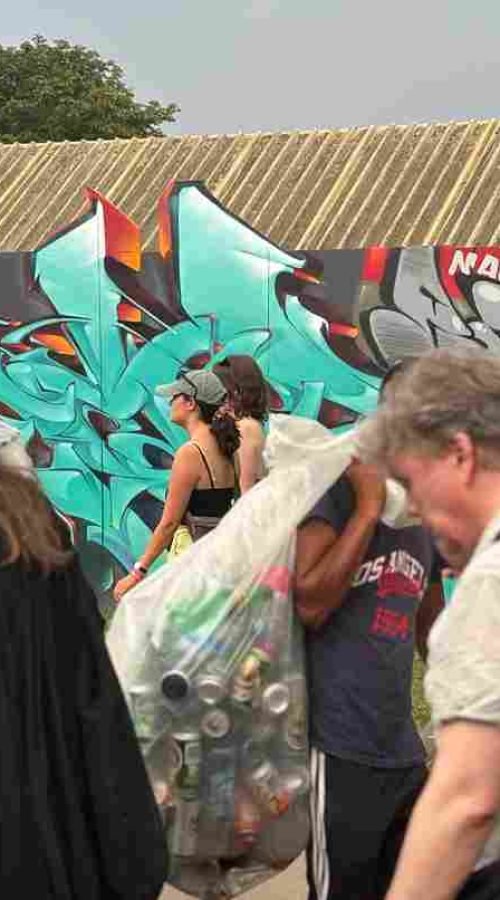 Proceso de pintura de mural 3D con líneas guía y sombreado