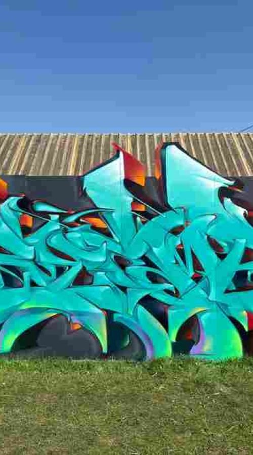 Proceso de pintura de mural 3D con líneas guía y sombreado