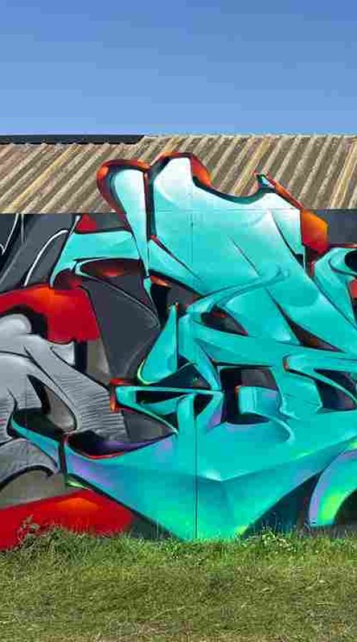 Proceso de pintura de mural 3D con líneas guía y sombreado