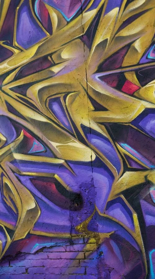 Diseño graffiti 3D wildstyle en pared urbana