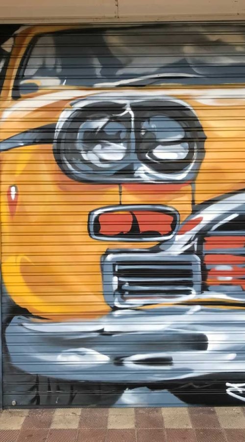 mural graffiti en cierres comerciales