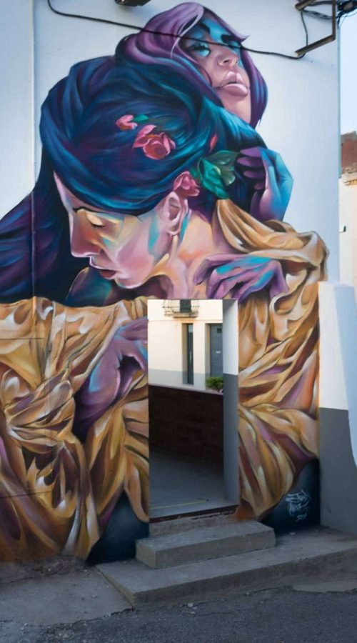 Mural feminista en la fachada del ayuntamiento de Castellnou de Seana, Lleida