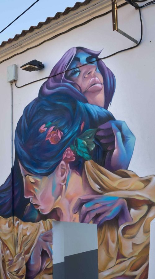 Mural feminista en la fachada del ayuntamiento de Castellnou de Seana, Lleida