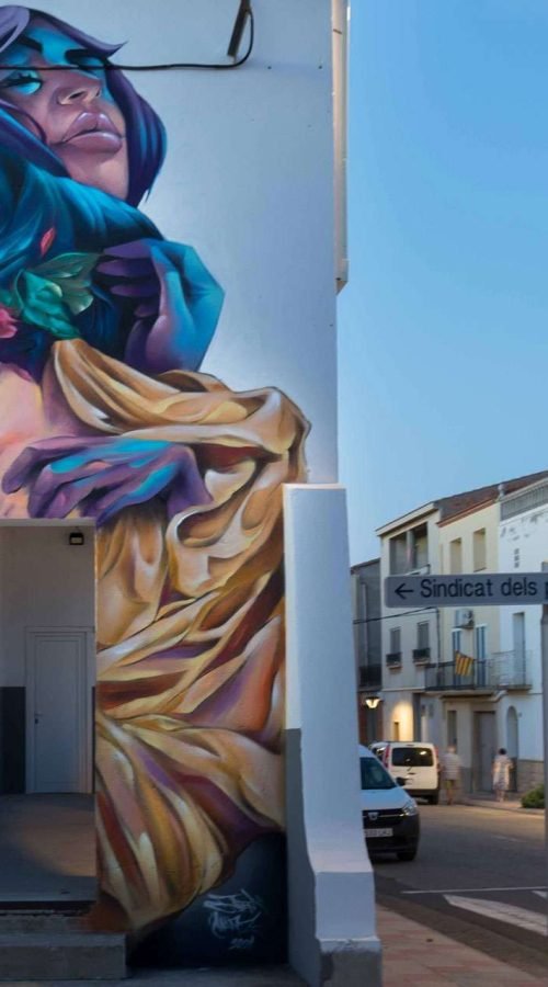 Mural feminista en la fachada del ayuntamiento de Castellnou de Seana, Lleida