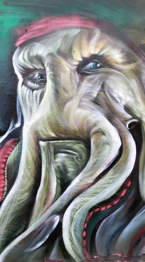 Graffiti realista de Davy Jones de Piratas del Caribe con tentáculos