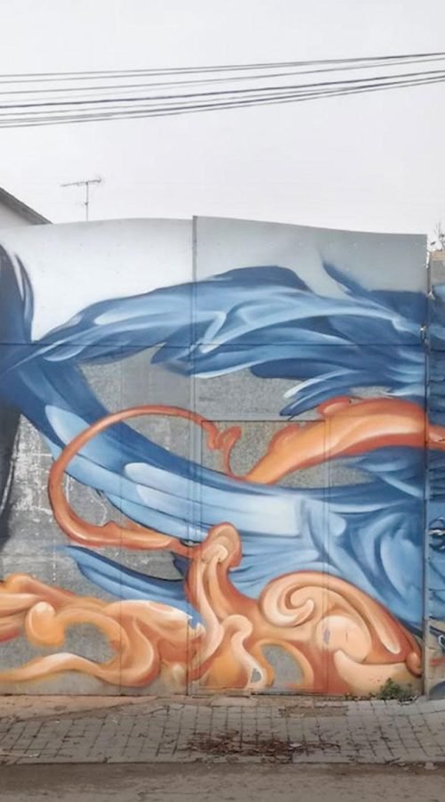 Graffiti de Don Quijote y aves en mural público en Villacañas, Toledo