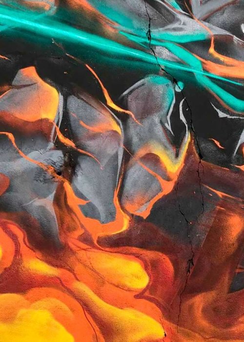 Mural graffiti Evangelion con mecha en llamas y energía