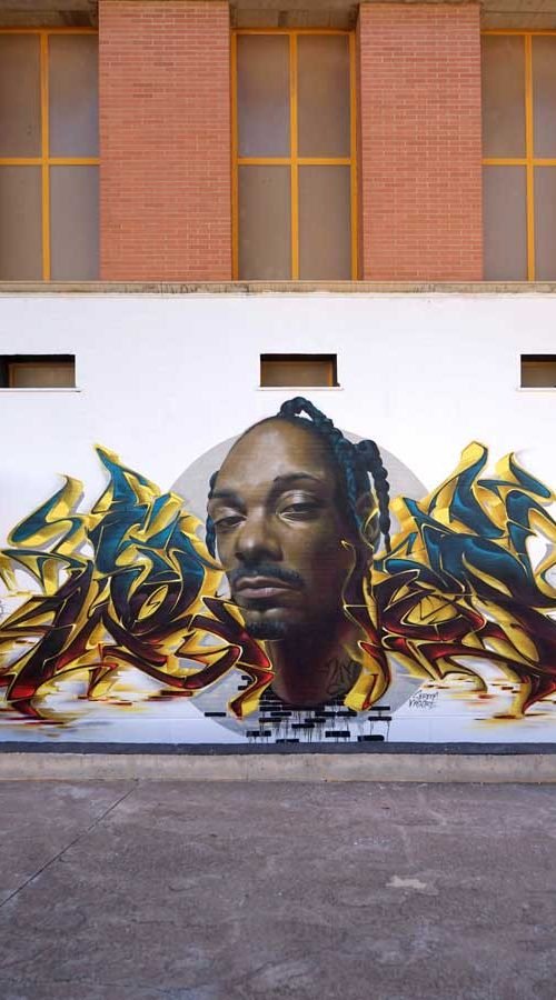 Mural de Snoop Dogg en el festival Hip Hop Street Vícar organizado por el Ayuntamiento