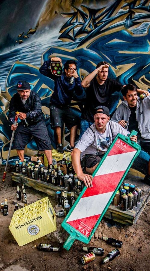 Graffiti artístico de barco y ciudad oscura en Dordrecht