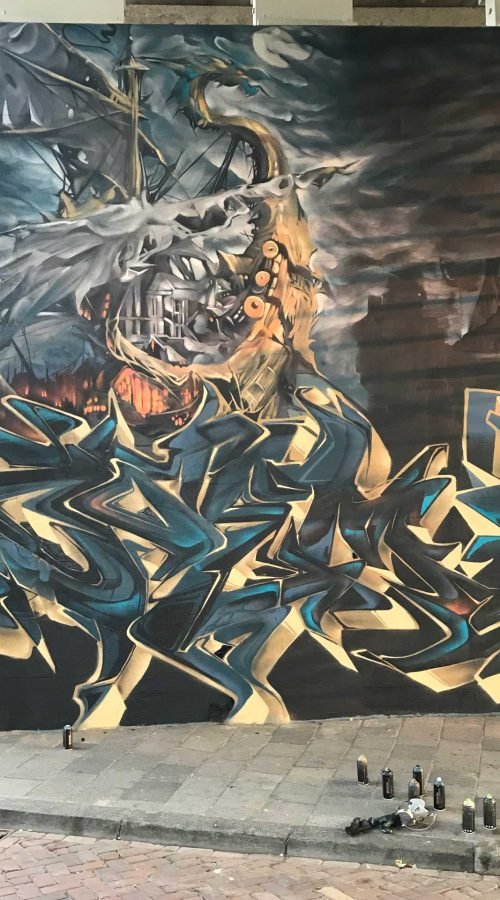 Graffiti artístico de barco y ciudad oscura en Dordrecht