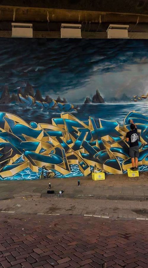 Graffiti artístico de barco y ciudad oscura en Dordrecht