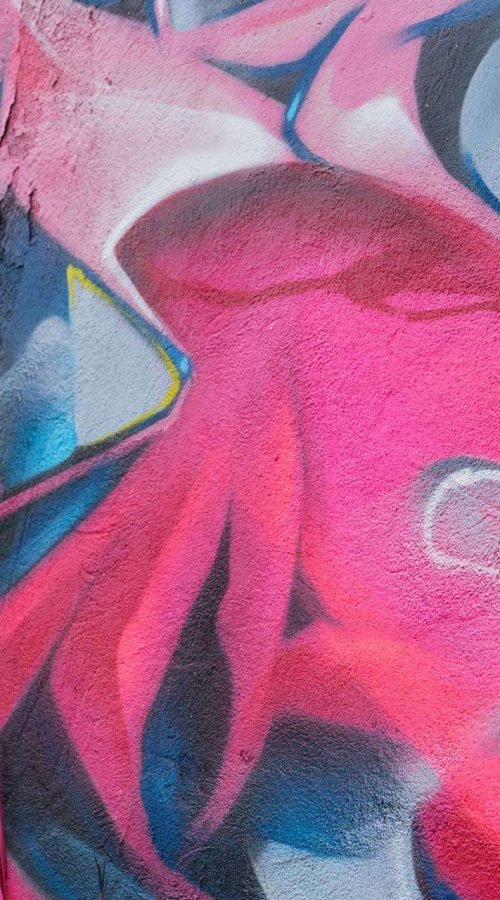 Graffiti de Misterio en mural urbano del centro comunitario Guatemala en Madrid