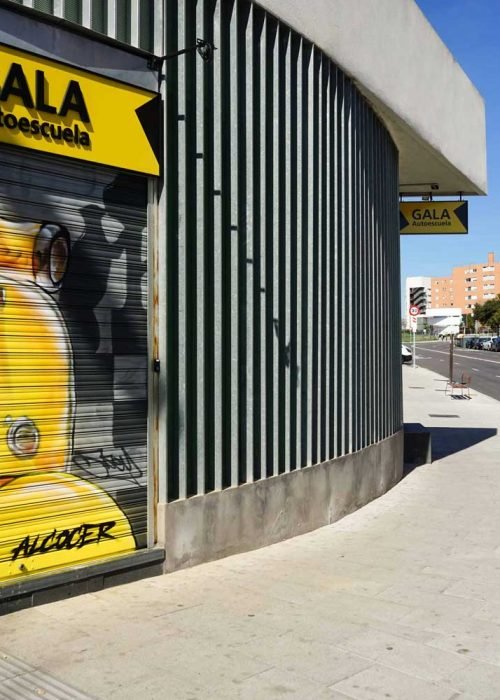 Mural Vespa amarilla Gala Puente Alcocer