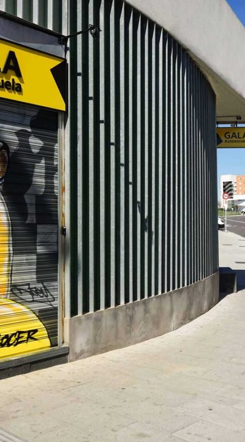 Mural Vespa amarilla Gala Puente Alcocer