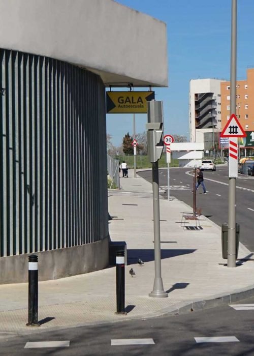 Mural Vespa amarilla Gala Puente Alcocer