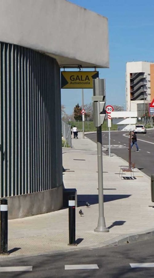 Mural Vespa amarilla Gala Puente Alcocer
