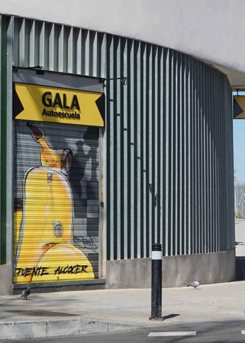 Mural Vespa amarilla Gala Puente Alcocer