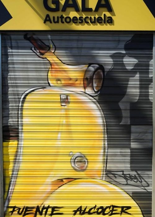 Mural Vespa amarilla Gala Puente Alcocer