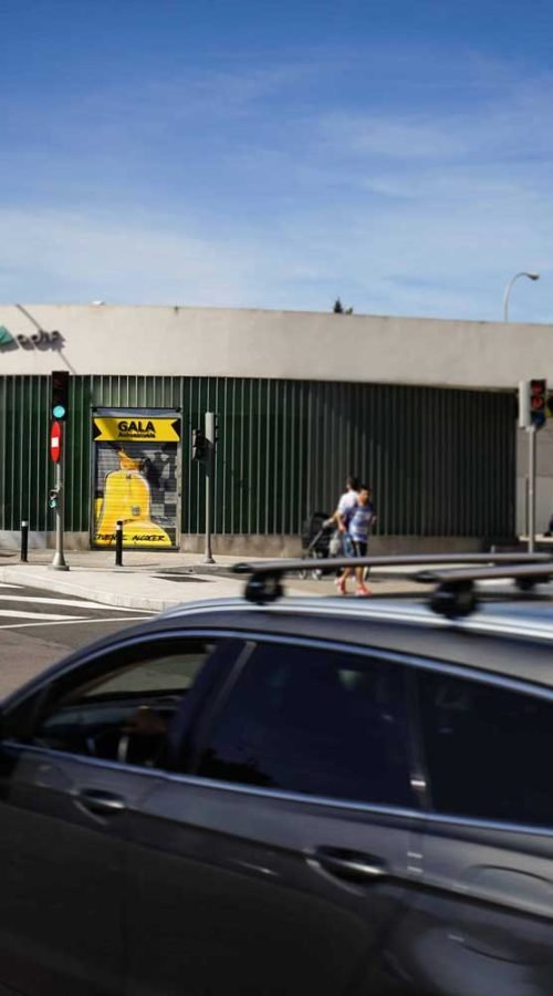 Mural Vespa amarilla Gala Puente Alcocer