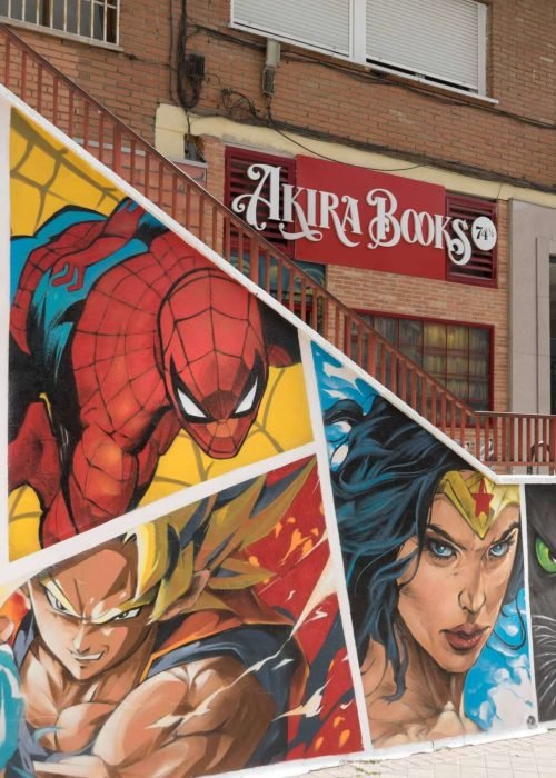 Mural en Akira Books Madrid con Spiderman, Goku, Wonder Woman, Luffy, Darth Vader y Black Panther