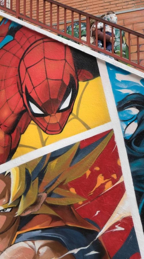 Mural en Akira Books Madrid con Spiderman, Goku, Wonder Woman, Luffy, Darth Vader y Black Panther