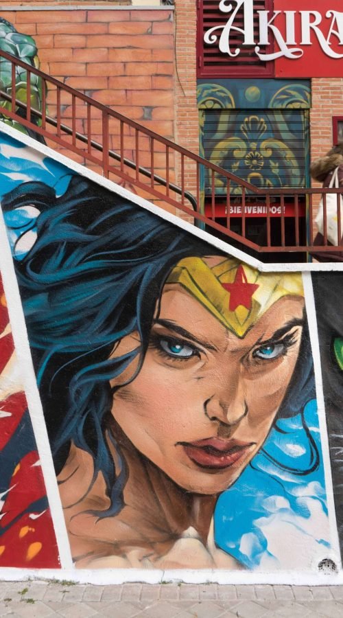 Mural en Akira Books Madrid con Spiderman, Goku, Wonder Woman, Luffy, Darth Vader y Black Panther