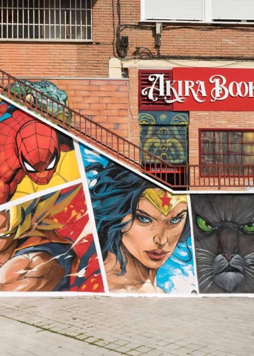 Mural en Akira Books Madrid con Spiderman, Goku, Wonder Woman, Luffy, Darth Vader y Black Panther