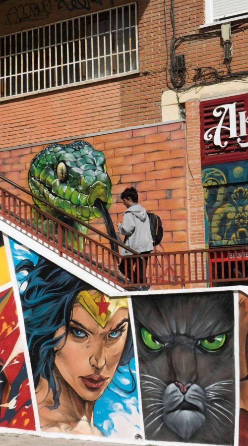 Mural en Akira Books Madrid con Spiderman, Goku, Wonder Woman, Luffy, Darth Vader y Black Panther