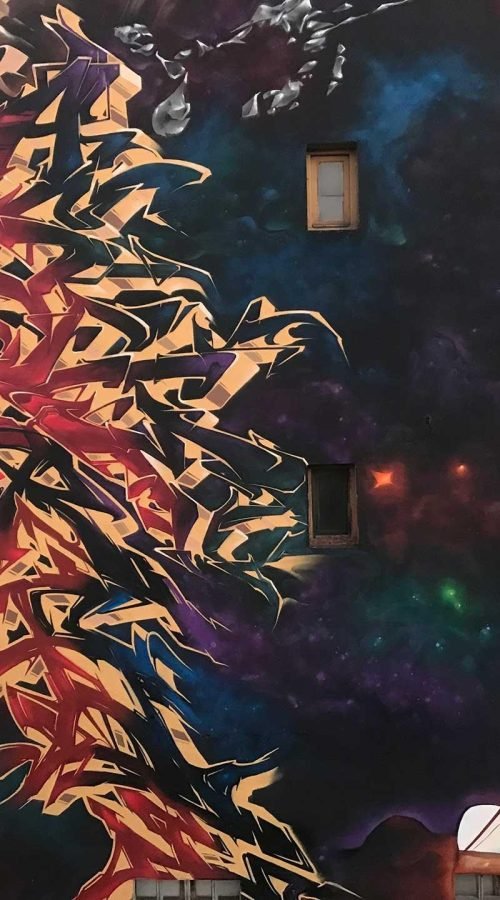 Graffiti artístico en fachada del Museo Arqueológico de Cacabelos en León