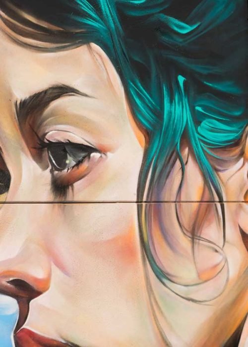 Retrato mural en fachada de edificio público en Godella, arte urbano profesional