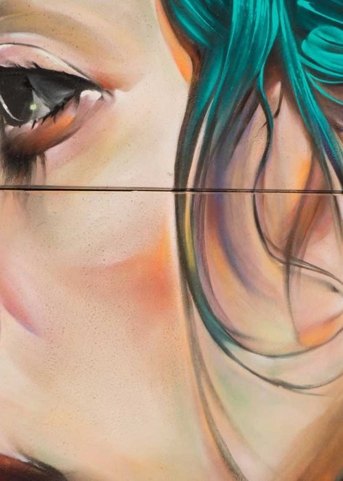 Retrato mural en fachada de edificio público en Godella, arte urbano profesional