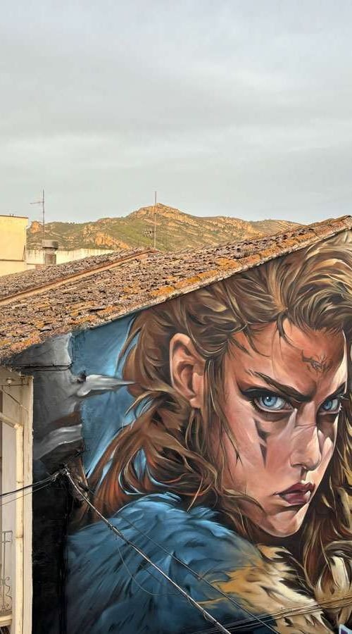 Graffiti mural artístico en fachada institucional de Xeraco