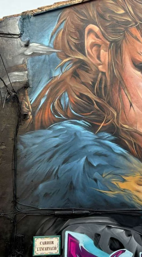 Graffiti mural artístico en fachada institucional de Xeraco