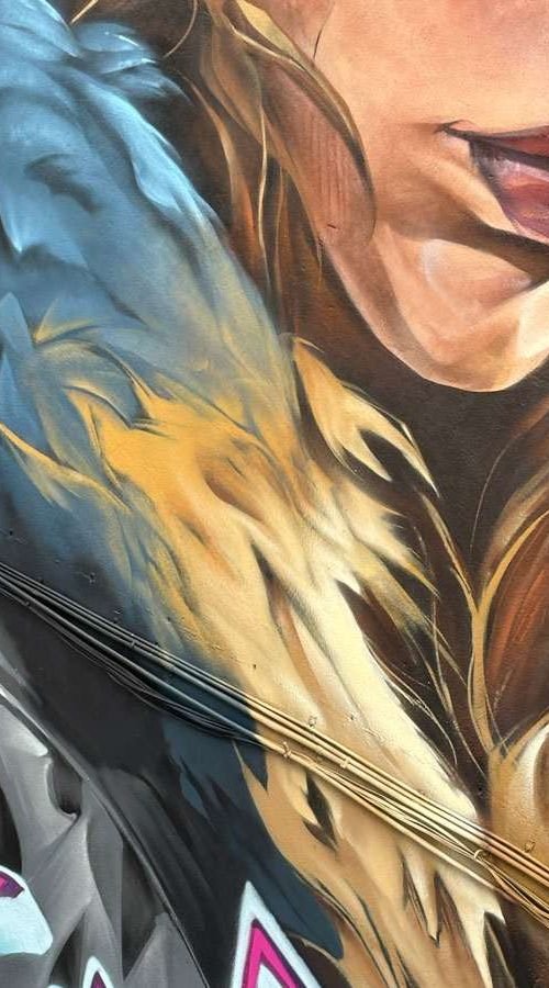 Graffiti mural artístico en fachada institucional de Xeraco