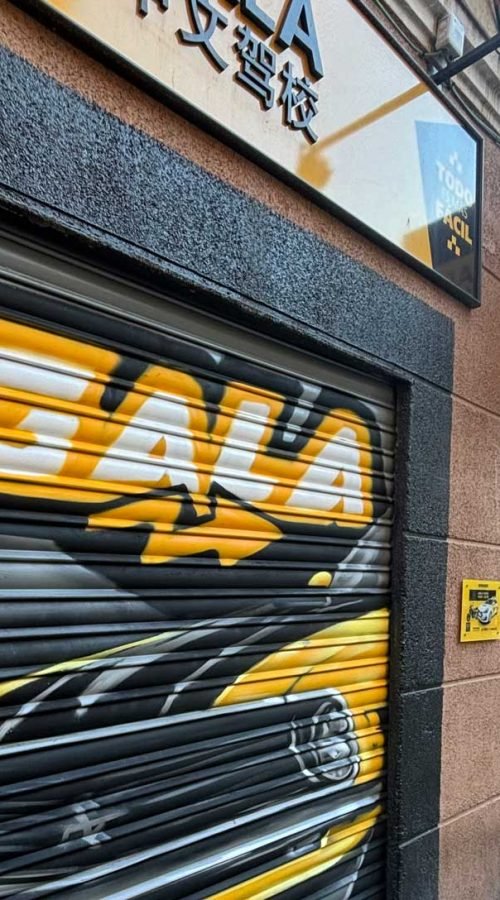 graffiti-persiana-cierre-autoescuela-gala-antonio-lopez-usera-4-