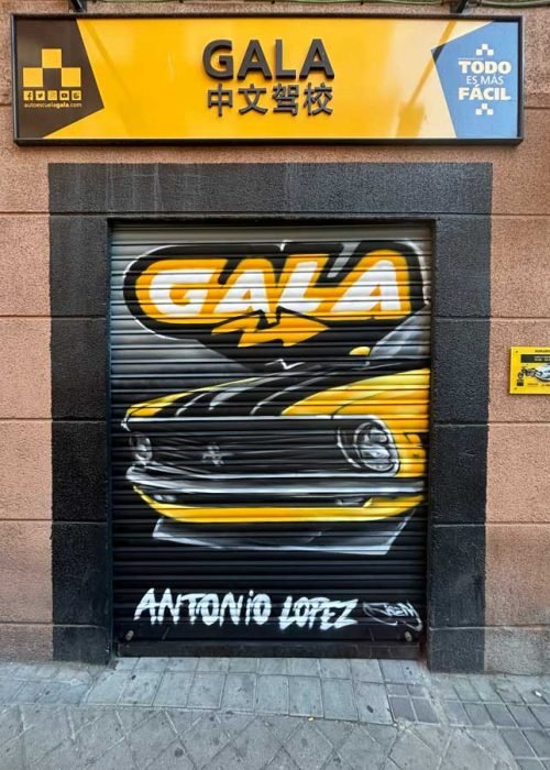 mural graffiti en cierres comerciales